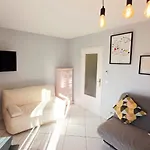 Appartement Climatisé - Parking Privé - Emplacement Idéal à Hyères