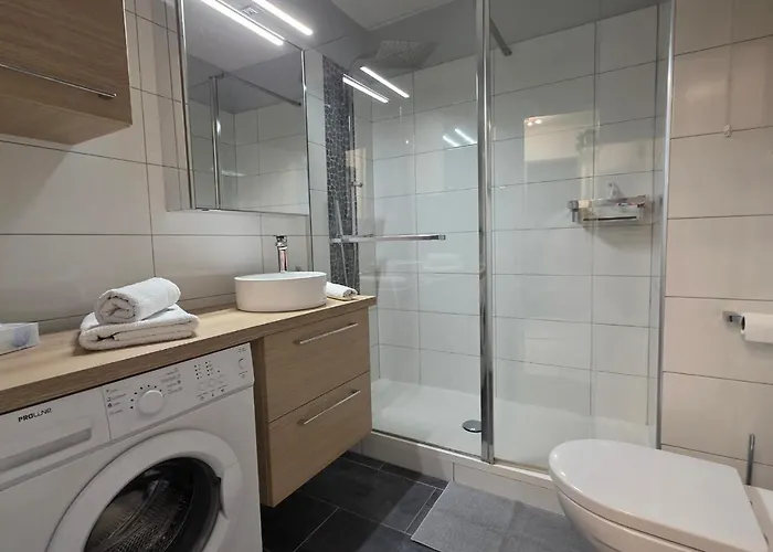 Climatise - Parking Prive - Emplacement Ideal A *