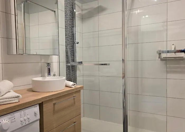 Climatise - Parking Prive - Emplacement Ideal A Hyères