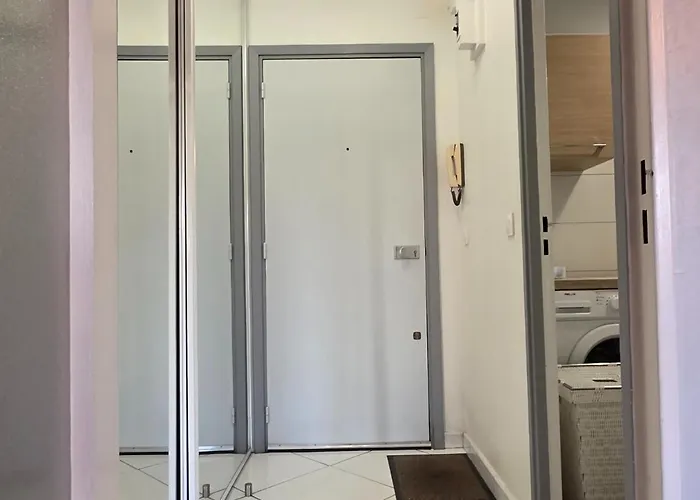 Climatise - Parking Prive - Emplacement Ideal A *